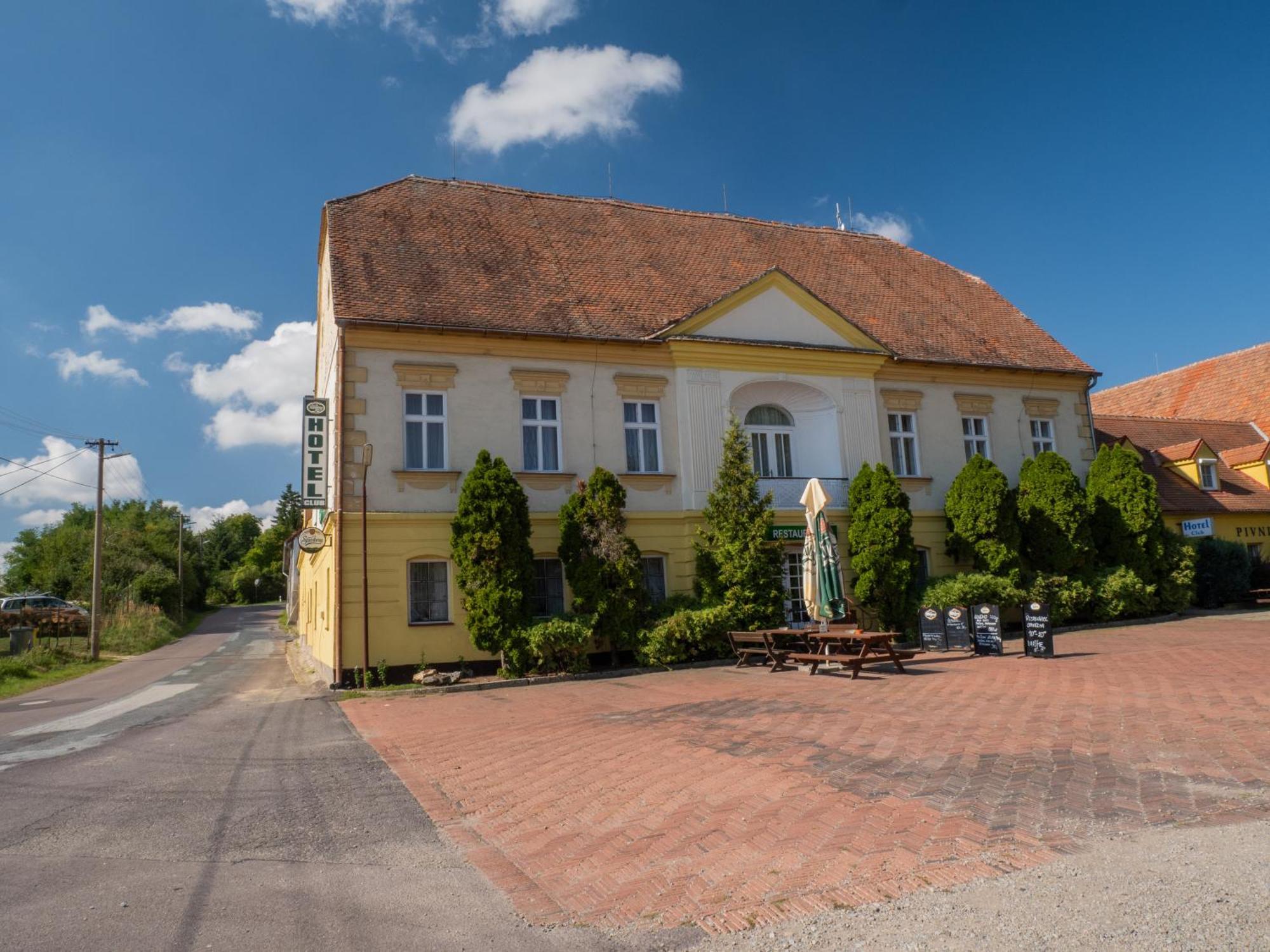 Hotel Club Vranovská Ves Exterior foto